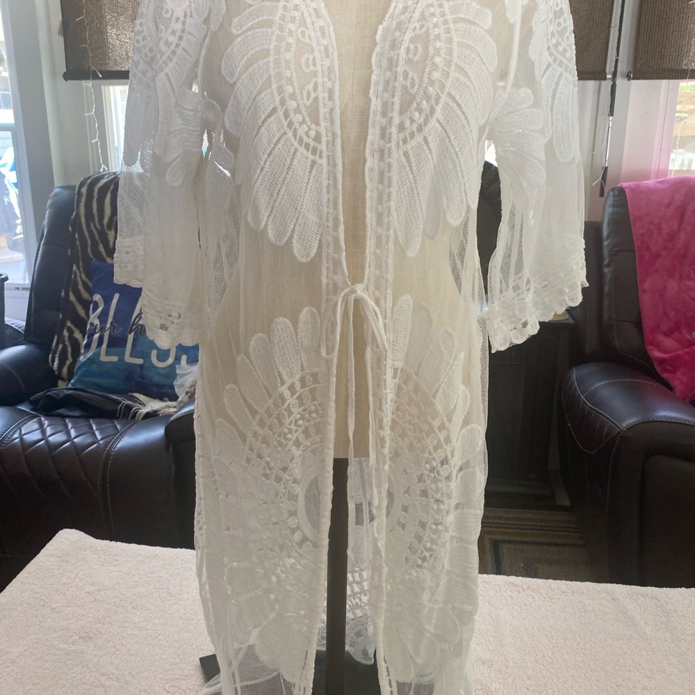 Adiva White Lace Cover-Up beautiful detail